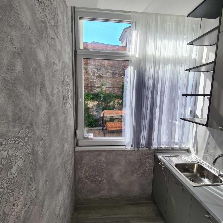Up Apartment *